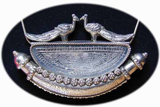 Massiver Pfauen Silberschmuck aus Rajasthan 