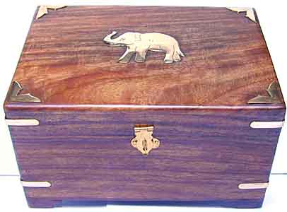 Holzkstchen mit Elefant