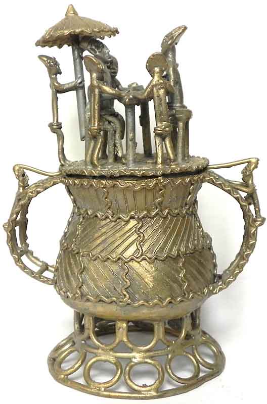 ornamentales Messing/Bronzegef mit figuraler Dorfszene