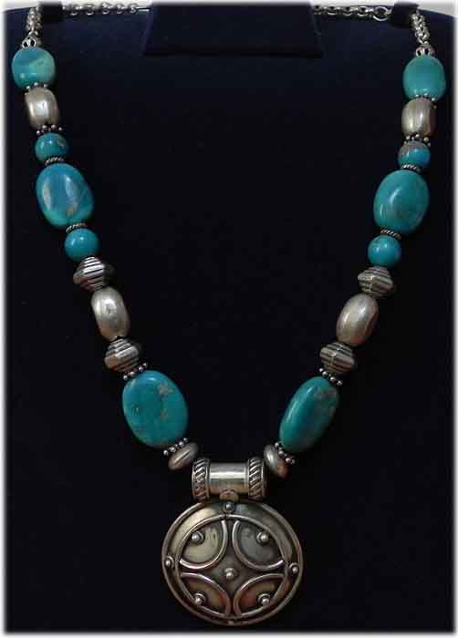 Türkiscollier mit Silber Anhänger Türkiscollier mit Silber Anhänger